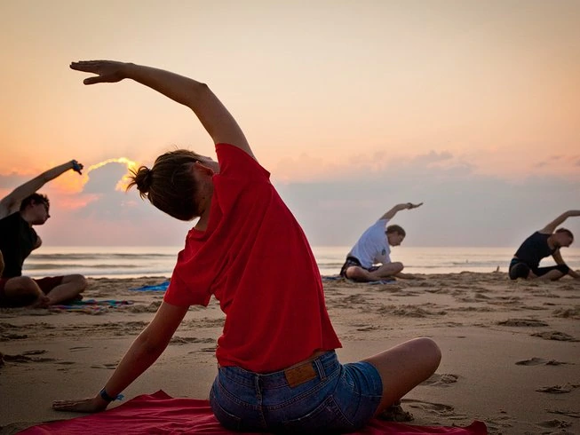 Yogasessie op het strand van Moliets