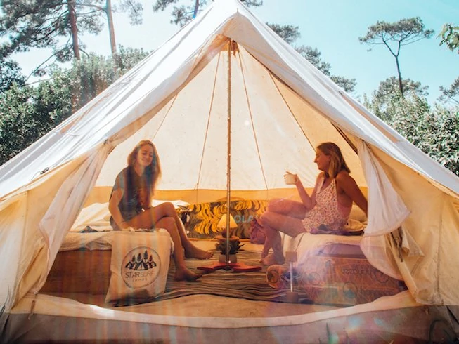 Luxe glampingtent bij Star Surf Camps